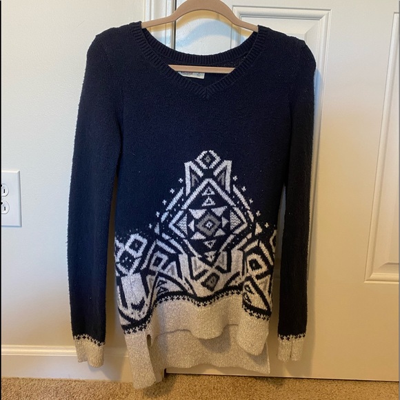 sweater - Picture 1 of 3